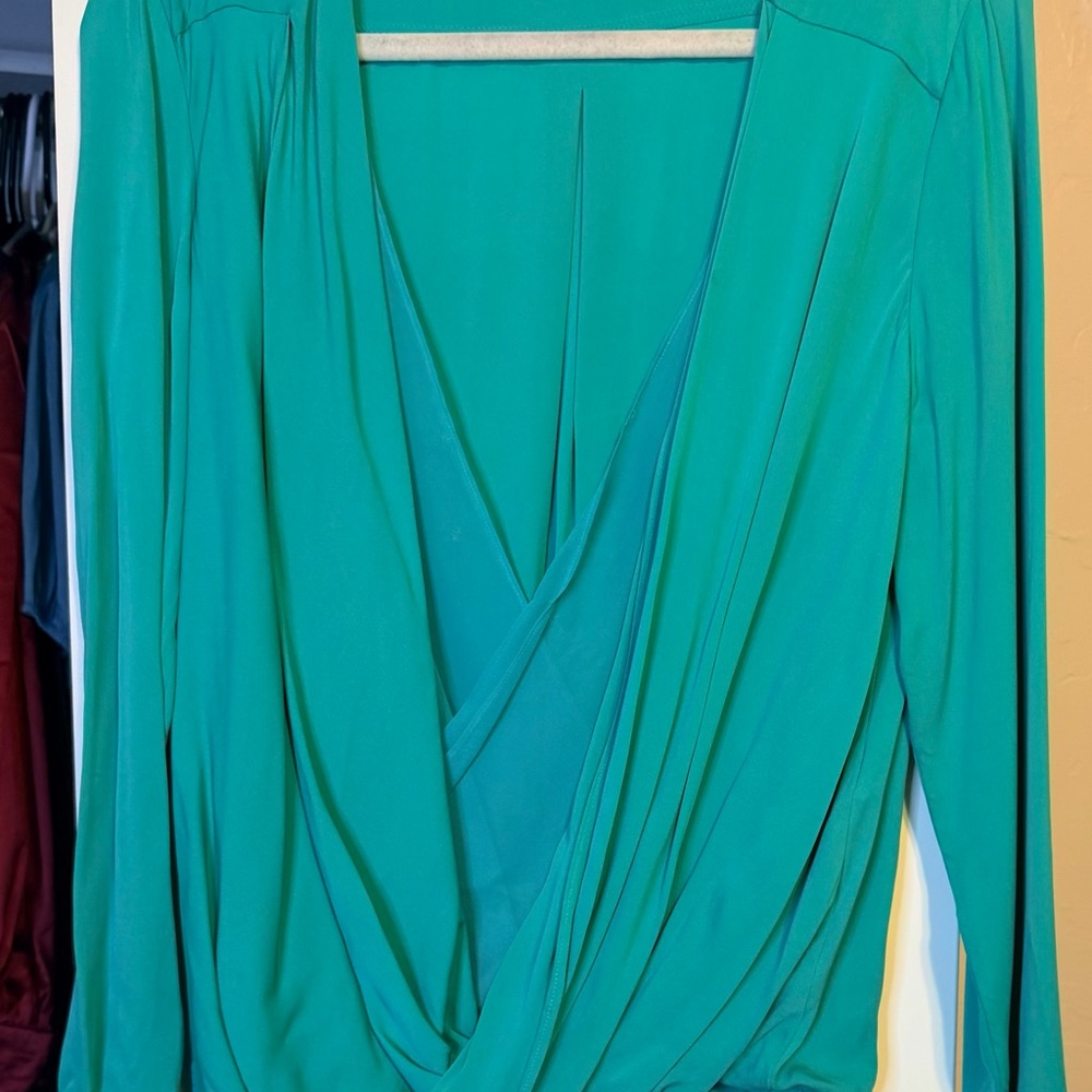Diane Von Furstenberg 100% Silk Vibrant Blouse w/ Bust Lining
